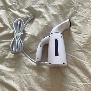 Portable garment steamer